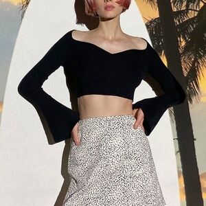 Cropped Ribbed Black Sweetheart UO Sweater